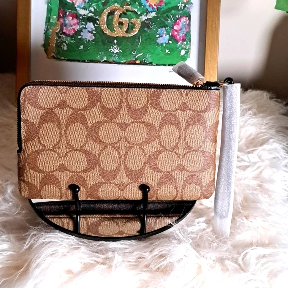 Coach NWTs Signature Black Double Zip Wallet